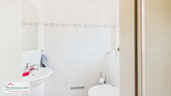 Immobilie in Kastel-Staadt - KASTEL-STAADT: BUNGALOW MIT 2 GARAGEN UND GARTEN IN TOP WOHNLAGE - Bild 1