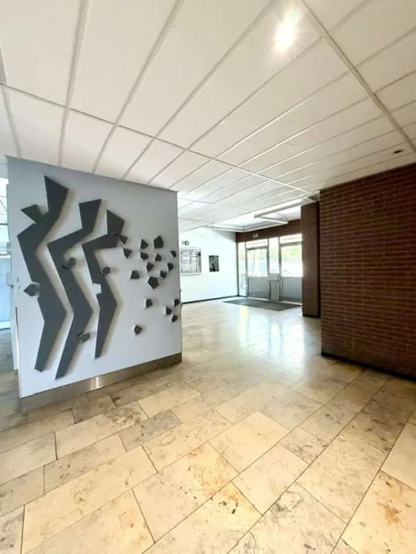 Immobilie in Neuss - Gepflegtes 1-Zimmer-Apartment mit Loggia und Panoramablick – möbliert und kurzfristig verfügbar! - Bild 2