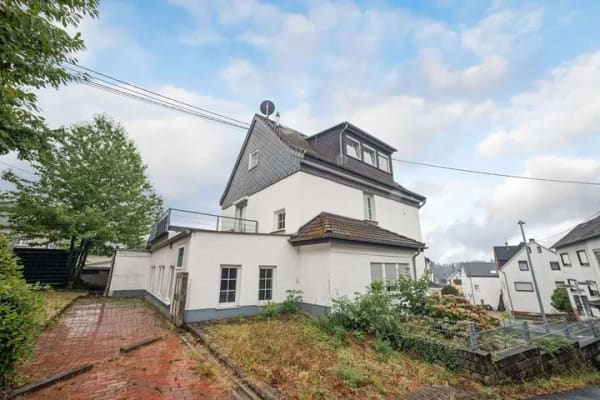 Immobilie in Hilgert - Großzügiges Einfamilienhaus für die große Familie oder Mehrgenerationenwohnen - Bild 1