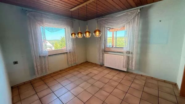 Immobilie in Erdmannhausen - Traumhafte Aussicht und viel Platz! - Bild 4