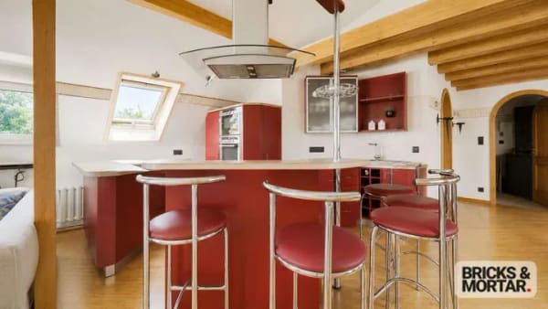 Immobilie in Stadtbergen - Wohnung mit Charakter und Potenzial: 3 Zimmer, Balkon & Stellplatz - Bild 2