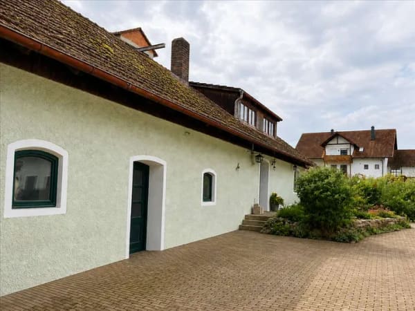 Immobilie in Pfeffenhausen - Historischer Dreiseithof mit Charakter, Weite und Entwicklungspotenzial - Bild 0