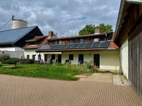 Immobilie in Pfeffenhausen - Historischer Dreiseithof mit Charakter, Weite und Entwicklungspotenzial - Bild 1