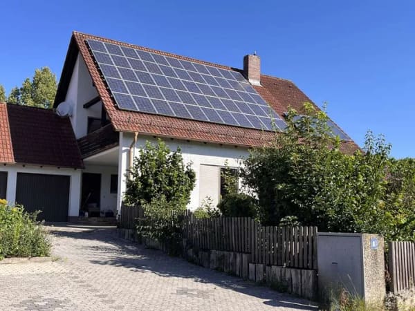 Immobilie in Obertraubling - Gepflegtes 5 Zi. Einfamilienhaus + 1 Zi. Einlieger-Apartment in Piesenkofen/Obertraubling - Bild 0