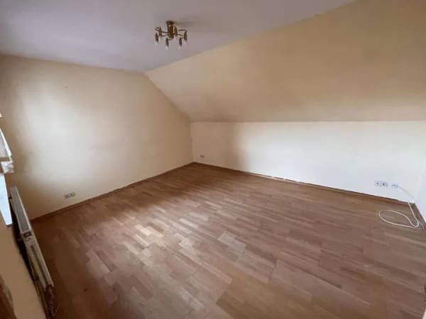 Immobilie in Obertraubling - Gepflegtes 5 Zi. Einfamilienhaus + 1 Zi. Einlieger-Apartment in Piesenkofen/Obertraubling - Bild 2