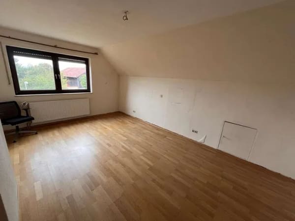 Immobilie in Obertraubling - Gepflegtes 5 Zi. Einfamilienhaus + 1 Zi. Einlieger-Apartment in Piesenkofen/Obertraubling - Bild 3