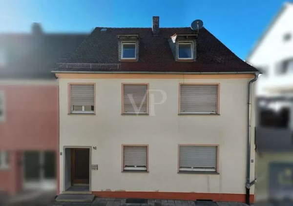 Immobilie in Kitzingen - Mehrfamilienhaus mit Entwicklungspotenzial in Stadtmitte Kitzingen - Bild 1