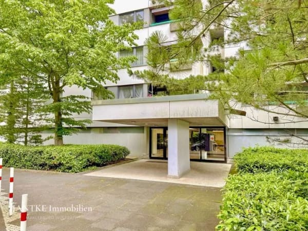 Immobilie in Erkrath - Weitblick über den Stadtweiher: 3-Zimmer-Wohnung im 12. OG mit Loggia und TG-Stellplatz inklusive - Bild 1