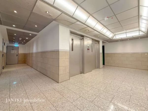 Immobilie in Erkrath - Weitblick über den Stadtweiher: 3-Zimmer-Wohnung im 12. OG mit Loggia und TG-Stellplatz inklusive - Bild 3