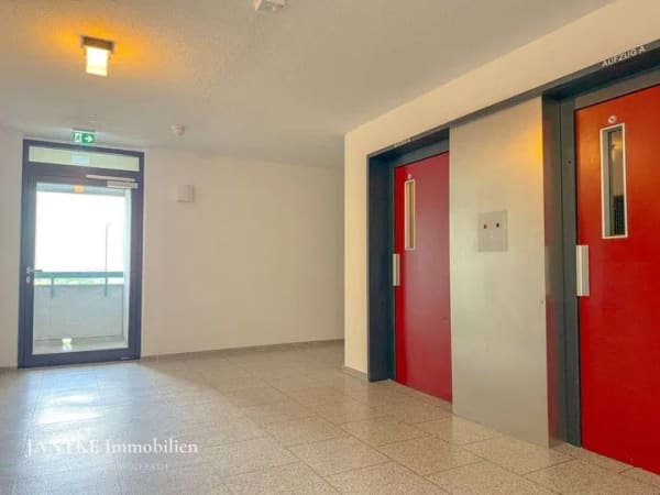 Immobilie in Erkrath - Weitblick über den Stadtweiher: 3-Zimmer-Wohnung im 12. OG mit Loggia und TG-Stellplatz inklusive - Bild 4