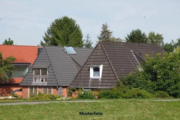 Immobilie in Eppelheim - 2-Familienhaus mit Doppelcarport - geeignet zum Mehrgenerationenwohnen - Bild 0