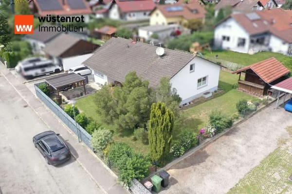 Immobilie in Aham - Gepflegter Bungalow mit Garage, überdachter Terrasse und sonnigem Garten in ruhiger Wohnlage in Aham - Bild 1
