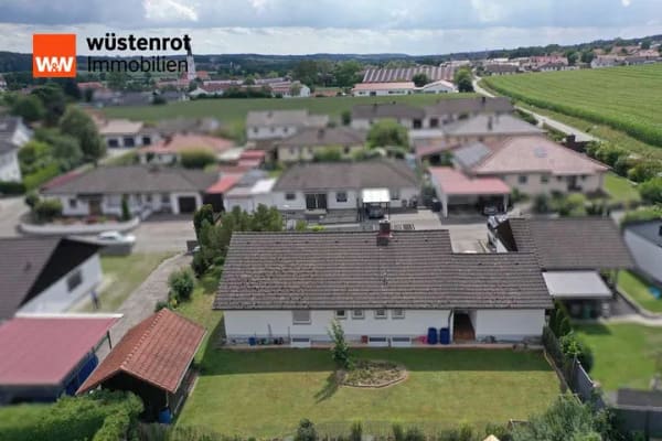Immobilie in Aham - Gepflegter Bungalow mit Garage, überdachter Terrasse und sonnigem Garten in ruhiger Wohnlage in Aham - Bild 3