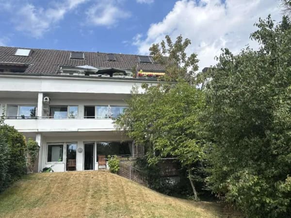 Immobilie in Meerbusch - Seltenes Angebot-zum ersten Mal auf dem Markt: Top gepfl. MFH mit freier Eigentümerwohnung  u - Bild 2