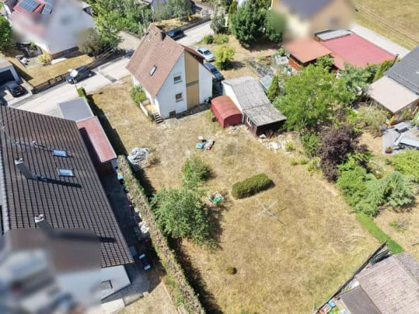 Immobilie in Stimpfach - Charmantes Einfamilienhaus mit großem Grundstück und zusätzlichem Bebauungspotenzial - Bild 1