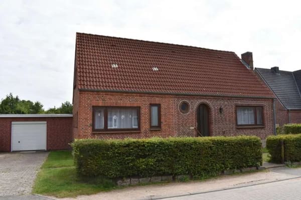Immobilie in Bredstedt - Geräumiges Einfamilienhaus mit Garage und Garten in guter Lage - Bild 2