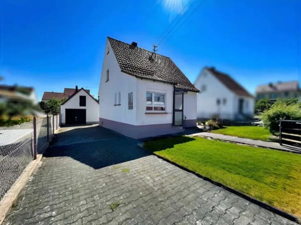 Immobilie in Beimerstetten - Kleines Einfamilienhaus mit Charme, Garten und Ausbaupotenzial - Bild 1