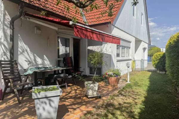 Immobilie in Uehlfeld - Doppelhaushälfte mit schönem Garten, zwei Terrassen und Garage - Bild 0