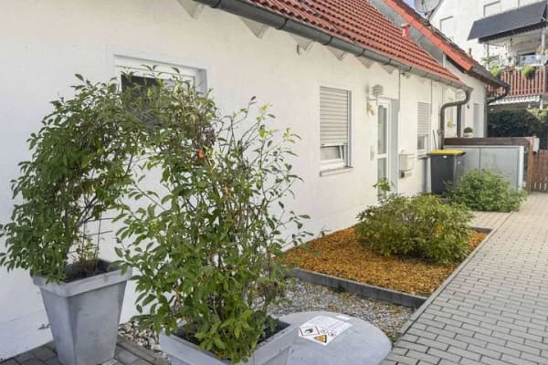 Immobilie in Uehlfeld - Doppelhaushälfte mit schönem Garten, zwei Terrassen und Garage - Bild 1