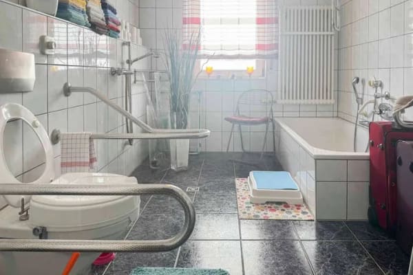 Immobilie in Uehlfeld - Doppelhaushälfte mit schönem Garten, zwei Terrassen und Garage - Bild 4