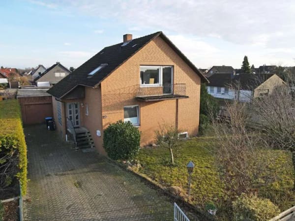 Immobilie in Wathlingen - Ein- bis Zweifamilienhaus mit Sanierungsbedarf! - Bild 1
