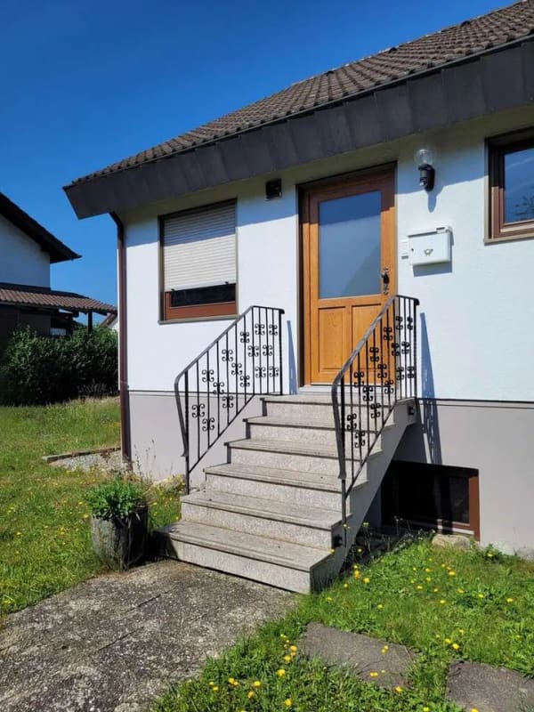 Immobilie in Mengen - Saniertes Einfamilienhaus: Raumwunder in zentraler & ruhiger Lage - flexibel nutzbar - Bild 1