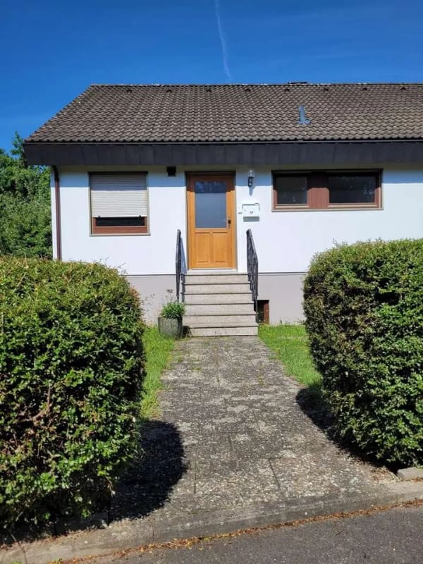 Immobilie in Mengen - Saniertes Einfamilienhaus: Raumwunder in zentraler & ruhiger Lage - flexibel nutzbar - Bild 2
