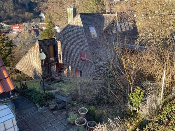 Immobilie in Alpirsbach - Gelegenheit! Besonderes Wohnanwesen in Aussichtslage mit großzügig gestalteter Raumaufteilung. - Bild 1