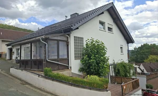 Immobilie in Biedenkopf - Attraktive Immobilie - Waldrandnähe mit vielseitigen Nutzungsmöglichkeiten in Biedenkopf-OT - Bild 2