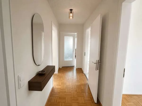 Immobilie in Wesertal - Sanierungsbedürftiges Zweifamilienhaus mit Garten, Doppelgarage und Nebengebäude - Bild 2