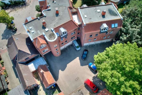 Immobilie in Oldenburg in Holstein - Innenstadt-Wohnen mit Charakter: Besondere Gaubenarchitektur mit Kamin, Westbalkon und Garage - Bild 4