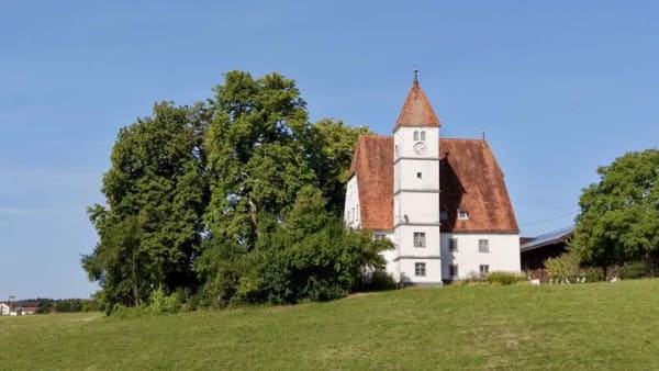 Immobilie in Tuntenhausen - Veräußerung im Angebotserfahren:
Denkmal-Juwel auf 
traumhaftem Grundstück mit Alpenpanorama - Bild 0