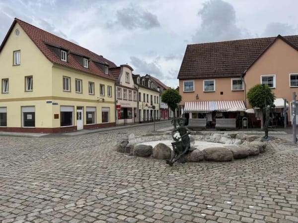 Immobilie in Grimmen - Attraktives Wohn-und Geschäftshaus im Zentrum von Grimmen !!! - Bild 1