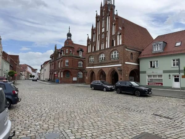 Immobilie in Grimmen - Attraktives Wohn-und Geschäftshaus im Zentrum von Grimmen !!! - Bild 2