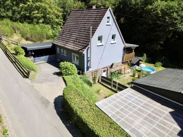 Immobilie in Kirchen (Sieg) - **Modernisiertes Einfamilienhaus in ruhiger Ortsrandlage von Freusburg** - Bild 1