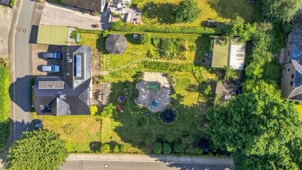 Immobilie in Nübel - Familientraum mit großem und privaten Garten - 164 m² Gesamtfläche für viel Platz und Entfaltung - Bild 2