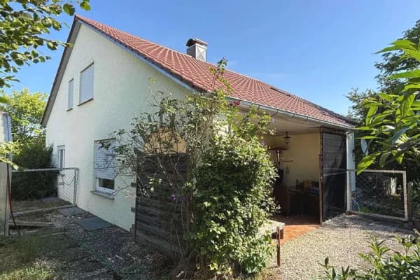 Immobilie in Berglen - Frei stehendes Einfamilienhaus mit großem Garten in Berglen-Rettersburg - Bild 1