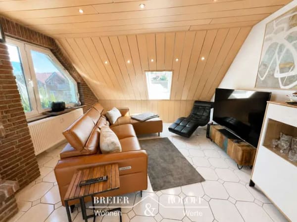 Immobilie in Heeßen - Wohnen mit Weitblick:
2-Zimmer-Dachgeschosswohnung mit Gartenterrasse in Heeßen - Bild 1