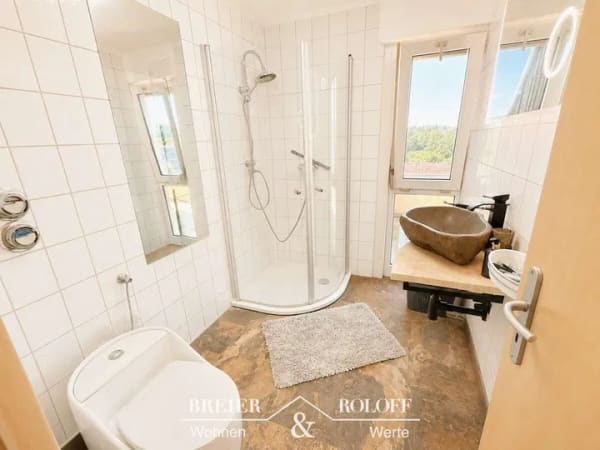 Immobilie in Heeßen - Wohnen mit Weitblick:
2-Zimmer-Dachgeschosswohnung mit Gartenterrasse in Heeßen - Bild 2