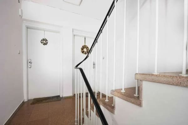 Immobilie in Höhenkirchen-Siegertsbrunn - Vermietete 3-ZKB-Gartenwohnung mit Balkon & direktem Zugang ins Grüne - Bild 1