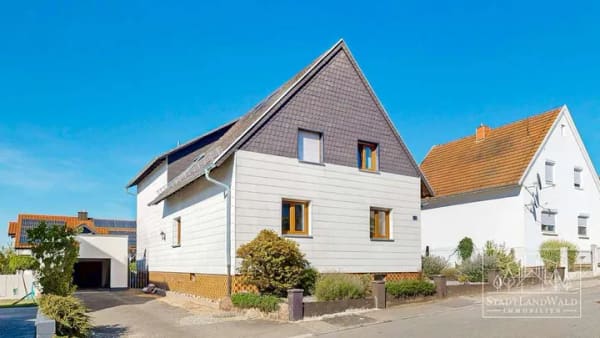 Immobilie in Höhfröschen - Gepflegtes Zweifamilienhaus mit viel Platz, großer Garage und ruhiger Lage in Höhfröschen - Bild 1