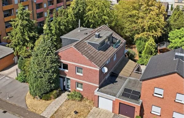 Immobilie in Frechen - Mit 3D: Viel Platz für Ihre Wohnideen – 
Großzügiges Zweifamilienhaus für Generationen oder Freunde - Bild 1