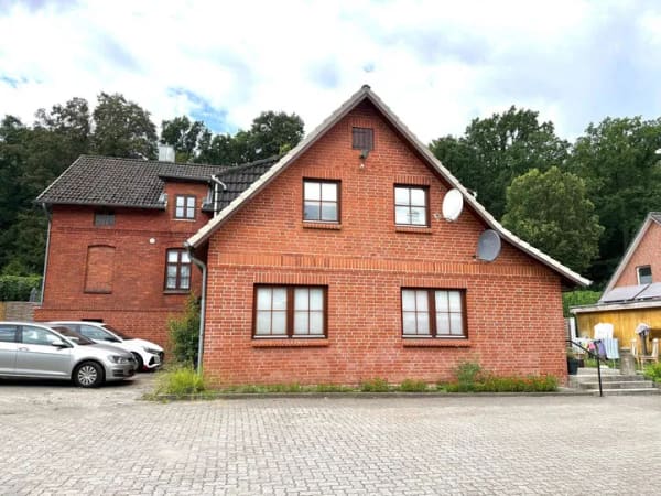 Immobilie in Ratekau - Attraktives Mehrfamilienhaus mit 3 abgeschlossenen Wohneinheiten und 7 Stellplätzen - Bild 1