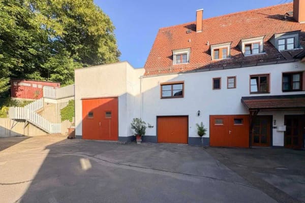 Immobilie in Friedberg - Potenzialobjekt für Investoren: 6 Einheiten, davon 3 leerstehend mit schönem Garten - Bild 1