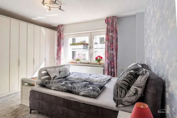 Immobilie in Siegburg - Freistehendes Zweifamilienhaus in zentraler Lage mit Garten und direktem Zugang zum Mühlenbach - Bild 2