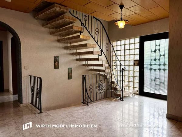 Immobilie in Ochsenfurt - Familienfreundliches Einfamilienhaus mit großem Eckgrundstück in Ochsenfurt-Hohestadt - Bild 1