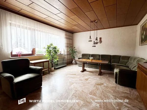 Immobilie in Ochsenfurt - Familienfreundliches Einfamilienhaus mit großem Eckgrundstück in Ochsenfurt-Hohestadt - Bild 2