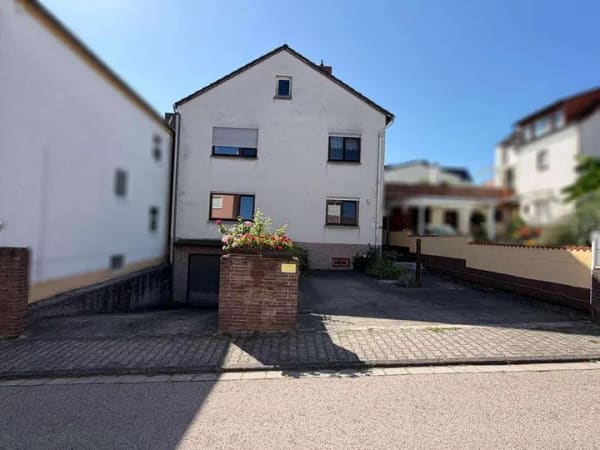 Immobilie in Nierstein - Nierstein kann mehr- Zwei Wohneinheiten mit tollem Grundstück & Perspektive - Bild 2