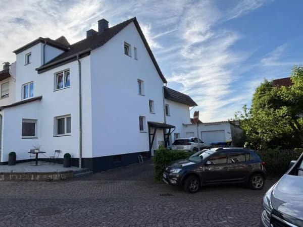 Immobilie in Schwalmstadt - Attraktives Mehrfamilienhaus mit großem Grundstück - Bild 0