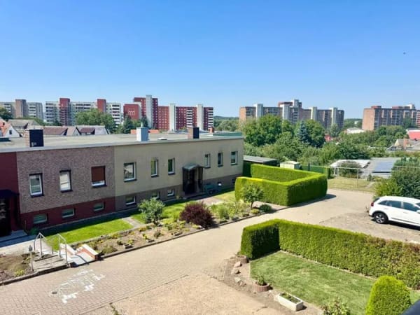 Immobilie in Neubrandenburg - HORN IMMOBILIEN ++ Haus mit Einliegerwohnung (vermietet) in Neubrandenburg Bergstraße - Bild 1
